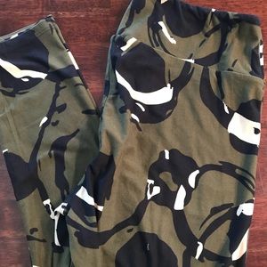 Green LuLaRoe Tall & Curvy Leggings